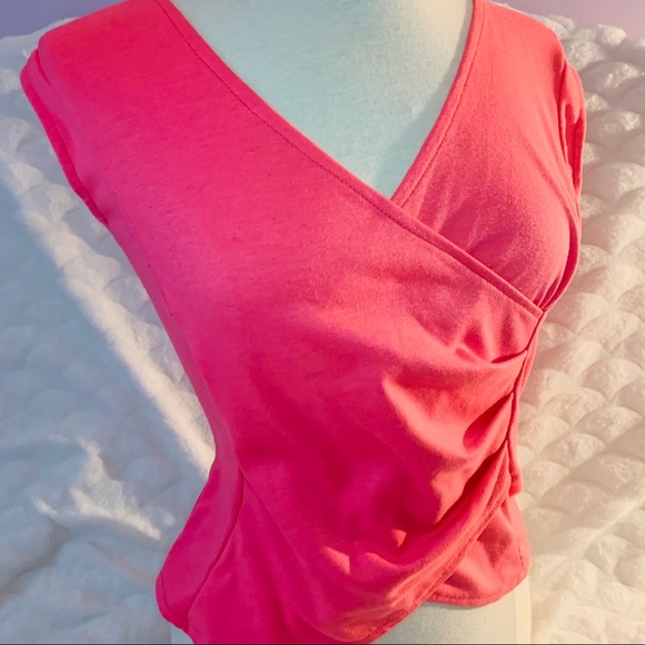 💎5/$25💎 Cute Pink/Coral V-Neck Top - Picture 2 of 5
